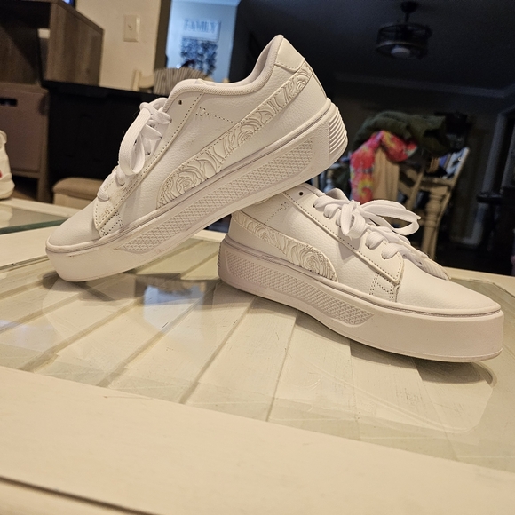 Puma women's Size 9 Shoes - Picture 3 of 8